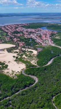 Tutoia Skyline, Tutoia, Brezilya 'da. Doğa Manzarası. Amerika 'nın Brezilya Deltası. Maranhao 'daki Tutoia Skyline. Riverside City 'de. Plaj manzarası. Tatil seyahatleri. Brezilya Kuzeydoğu.