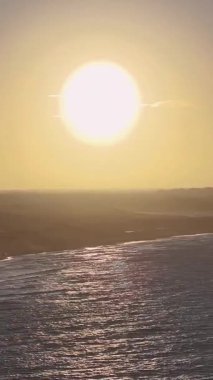 Ceara Brezilya 'daki Paraipaba' da Sunset Plajı. Günbatımı Skyline. Lagoinha Sahili manzarası. Yaz Gezisi. Ceara Brezilya 'daki Paraipaba' da Sunset Plajı. Tropikal Manzara.