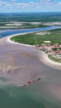 Maranhao Brezilya 'daki Tutoia Köyü. En Büyük Nehir Deltası. Kıyı Kenti manzarası. Maranhao 'daki Tutoia Köyü. Riverside Sahnesi. Doğa Arkaplanı. Seyahat güzergahı. Brezilya Kuzeydoğu.