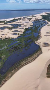 Tutoia Skyline, Tutoia, Brezilya 'da. Doğa Manzarası. Amerika 'nın Brezilya Deltası. Maranhao 'daki Tutoia Skyline. Riverside City 'de. Plaj manzarası. Tatil seyahatleri. Brezilya Kuzeydoğu.