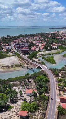 Piaui Brezilya 'daki Kajueiro Da Praia' daki Barrinha Plajı. Plaj manzarası. Doğa Deniz Burnu. Tatil Tatilleri. Piaui Brezilya 'daki Kajueiro Da Praia' daki Barrinha Plajı. Yaz Seyahati.