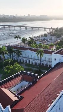 Sao Luis Skyline 'da gün batımı Maranhao Brezilya' da Sao Luis 'de. Hükümet binaları. Güzel şehir manzarası. Sao Luis Skyline Maranhao Brezilya 'da Sao Luis' de. Günbatımı Gökyüzü. Turizm Seyahati. Brezilya Kuzeydoğu.