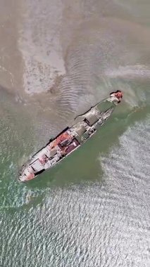 Maranhao Brezilya 'daki Tutoia' da ünlü bir gemi enkazı. Plaj manzarası. Doğa Deniz Burnu. Seyahat güzergahı. Maranhao Brezilya 'daki Tutoia' da ünlü bir gemi enkazı. Cennet Manzarası.