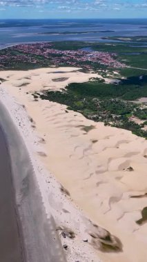 Maranhao Brezilya 'daki Tutoia Köyü. En Büyük Nehir Deltası. Kıyı Kenti manzarası. Maranhao 'daki Tutoia Köyü. Riverside Sahnesi. Doğa Arkaplanı. Seyahat güzergahı. Brezilya Kuzeydoğu.