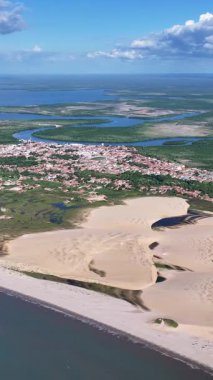 Tutoia Skyline, Tutoia, Brezilya 'da. Doğa Manzarası. Amerika 'nın Brezilya Deltası. Maranhao 'daki Tutoia Skyline. Riverside City 'de. Plaj manzarası. Tatil seyahatleri. Brezilya Kuzeydoğu.