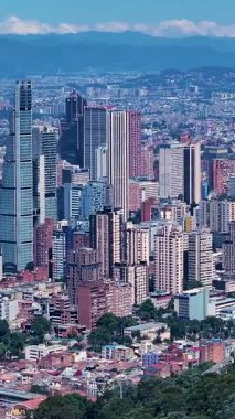 Kolombiya 'nın başkentinde Bogota Skyline. Metropolis Merkez Bölgesi. Çarpıcı şehir manzarası. Ofis binaları. Kolombiya 'nın başkentinde Bogota Skyline. Gökdelenler Sahnesi. Açık hava Skyline.