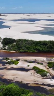 Maranhao Brezilya 'daki Santo Amaro' daki Betania Köyü. Güzel Ekosistem. Bay Water Manzarası. Maranhao 'daki Betania Köyü. Karanlık Nehir. Yerli Köyü. Turizm Seyahati. Brezilya Kuzeydoğu.