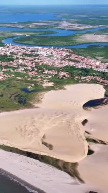 Tutoia Skyline, Tutoia, Brezilya 'da. Doğa Manzarası. Amerika 'nın Brezilya Deltası. Maranhao 'daki Tutoia Skyline. Riverside City 'de. Plaj manzarası. Tatil seyahatleri. Brezilya Kuzeydoğu.