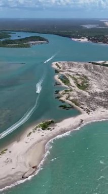 Brezilya 'nın Piaui şehrinde, Kajueiro Da Praia' daki Barra Grande Köyü. Sahil Skyline. Doğa manzarası. Yaz Gezisi. Brezilya 'nın Piaui şehrinde, Kajueiro Da Praia' daki Barra Grande Köyü. Tropikal Manzara.