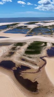 Tutoia Skyline, Tutoia, Brezilya 'da. Amerika 'nın Brezilya Deltası. Riverside City 'de. Maranhao 'daki Tutoia Skyline. Doğa manzarası. Adalar Ağı Su Yolları. Turizm Seyahati.
