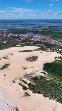 Tutoia Skyline, Tutoia, Brezilya 'da. Amerika 'nın Brezilya Deltası. Riverside City 'de. Maranhao 'daki Tutoia Skyline. Doğa manzarası. Adalar Ağı Su Yolları. Turizm Seyahati.
