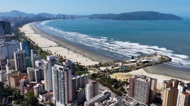 Santos Skyline Sao Paulo Brezilya 'da. Plaj manzarası. Şehir merkezindeki deniz manzarası. Seyahat güzergahı. Santos Skyline Sao Paulo Brezilya 'da. Jose Menino Plajı Skyline.