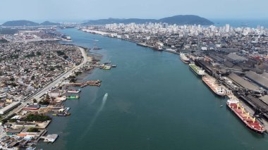 Sao Paulo Brezilya 'daki Santos Limanı. Deniz Taşımacılığı Sahnesi. Yük gemisi. Deniz Taşımacılığı. Santos Limanı 'nda. Kargo Gemisi Sahnesi.
