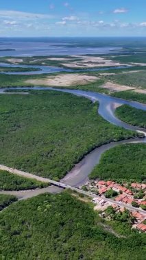 Tutoia Skyline, Tutoia, Brezilya 'da. Amerika 'nın Brezilya Deltası. Riverside City 'de. Maranhao 'daki Tutoia Skyline. Doğa manzarası. Adalar Ağı Su Yolları. Turizm Seyahati.