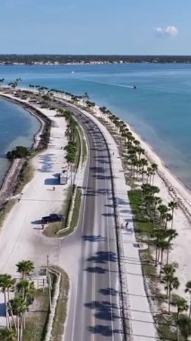 Florida 'daki Clearwater Köprüsü' nde. Plaj manzarası. Coastal Yolu. Rıhtım otoyolu. Florida 'daki Clearwater Köprüsü..