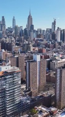 New York 'un merkezinde, New York' ta, Manhattan 'da. Highrise Binaları Sahnesi. Güzel şehir manzarası. New York 'un merkezinde, New York' ta. Kış Manzarası.