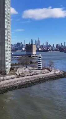 New Jersey 'deki Jersey City' deki Deniz Feneri Noktası. Highrise Binaları Sahnesi. New York şehir merkezi. New Jersey 'deki Deniz Feneri Noktası. Sahil Kenarı Manzarası.