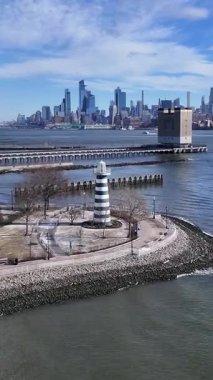 New Jersey 'deki Jersey City' deki Deniz Feneri Noktası. Highrise Binaları Sahnesi. New York şehir merkezi. New Jersey 'deki Deniz Feneri Noktası. Sahil Kenarı Manzarası.