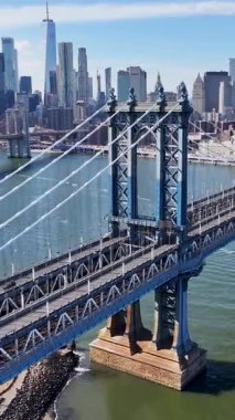 Manhattan Köprüsü New York 'ta. Highrise Binaları Sahnesi. Brooklyn Köprüsü Peyzajı. New York 'taki Manhattan Köprüsü. Otoyol Yolu Arkaplanı.