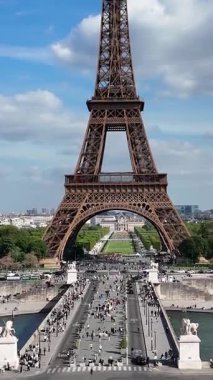 Paris Skyline Fransa 'daki Paris Adası' nda. Yüksek Eyfel Kulesi. Şehir merkezindeki şehir manzarası. Paris Skyline Fransa 'daki Paris Adası' nda. Seine River Skyline 'da. Metropolitan Bölgesi Hava Görünümü.