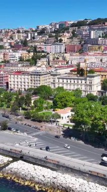 Napoli Skyline Campania İtalya 'da Napoli' de. Coastal City. Seascape Körfezi Suyu. Napoli Skyline Campania İtalya 'da. Göz kamaştırıcı Skyline. Güzel sahil şeridi. İtalya Peyzajı. Güzel Eğlence Parkı.