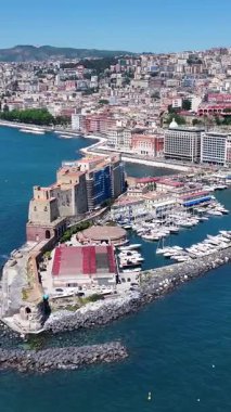 Napoli Skyline Campania İtalya 'da Napoli' de. Şehir merkezindeki şehir manzarası. Napoli Körfezi manzarası. Napoli Skyline Campania İtalya 'da. Güzel Skyline. Sahil şeridi manzarası. Marina Peyzajı.
