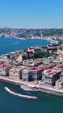 Napoli Skyline Campania İtalya 'da Napoli' de. Şehir merkezindeki şehir manzarası. Napoli Körfezi manzarası. Napoli Skyline Campania İtalya 'da. Güzel Skyline. Sahil şeridi manzarası. Şehir Merkezi Manzarası.