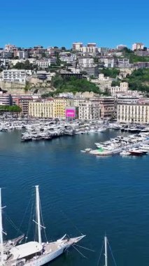 Napoli Skyline Campania İtalya 'da Napoli' de. Coastal City. Seascape Körfezi Suyu. Napoli Skyline Campania İtalya 'da Napoli' de. Göz kamaştırıcı Skyline. Güzel sahil şeridi. İtalya Manzarası.