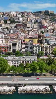Napoli Skyline Campania İtalya 'da Napoli' de. Şehir manzarası manzarası. Şehir merkezinde. Napoli Skyline Campania İtalya 'da Napoli' de. Kültür Mirası Skyline. Güzel Metropolis. İtalya Manzarası.
