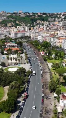 İtalya 'daki Napoli' de Chiaia Riviera. Şehir merkezindeki şehir manzarası. Güzel Skyline. İtalya 'daki Napoli' de Chiaia Riviera. Highrise Binaları. Napoli Mimarisi. Napoli Skyline.