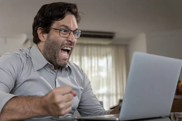 Brazilian Angry Man Working Home Doing Home Office Day — Zdjęcie stockowe