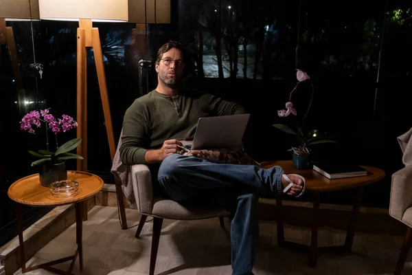 Brazilian Man Working Home Doing Home Office Night — Stockfoto
