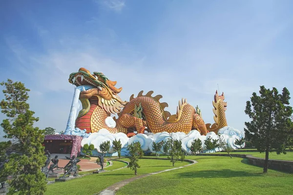 2022年12月11日タイ スファンブリ スファンブリ県 天龍公園と市柱神社の景観シーン ドラゴン降下博物館 — ストック写真