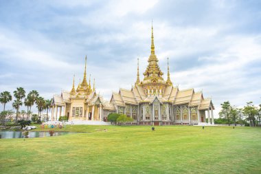 Wat Non Kum, Kuzeydoğu Tayland 'da güzel bir tapınak, Sikhio Bölgesi Nakhon Ratchasima Bölgesi' nde yer alıyor. Tercümesi: mutlu yıllar.)