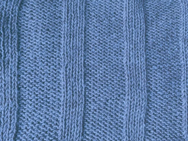 編んだ毛布を編む オーガニックウールデザイン ニットウェアの休日の背景 詳細はニットブランケット 青いマクロスレッド 北欧のクリスマスカーペット 柔らかい糸の刺繍 ニットセーター — ストック写真