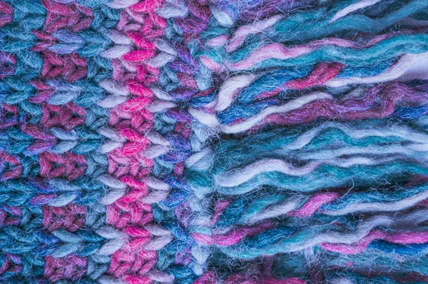 Knitted Sweater 입니다 구조적 디자인 겨울에는 겨울을 배경으로 폭격당한 트레드 — 스톡 사진