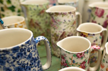 Dekoratif seramik sürahi seçimi..