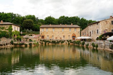 St. Catherine Eski Hamamları antik Bagno Vignoni, Toskana, İtalya 11.05.2023 köyünde.