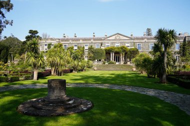 19. yüzyıl neoklasik evi ve bahçeleri Mount Stewart, County Down, Kuzey İrlanda 21.04.2023