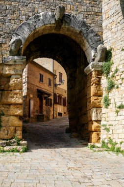 Volterra şehrinin Etrüsk kapısı Porta all 'arco. Volterra, Toskana, İtalya