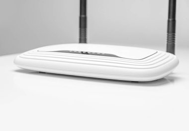 Aygıtları internete bağlamak için Wi-Fi yönlendirici.