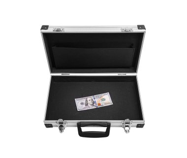 Beyaz arka planda 100 dolarlık banknot olan bavulu aç..