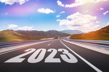 Boş yol asfaltı ve yeni yıl 2023 konsepti. Gelecek yıl 2023 ne getirecek?.