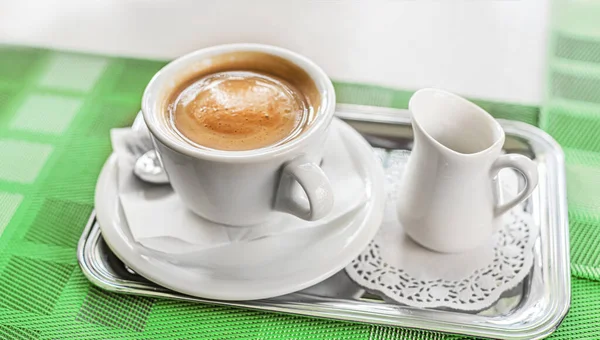 Xícara Café Com Uma Deliciosa Espuma Mesa — Fotografia de Stock