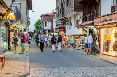 Nessebar, Bulgaristan - 22 Ağustos 2014: Bulgaristan 'ın Nessebar kentinin sokakları.