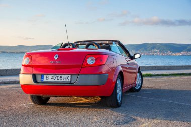 Nesebr, Bulgaristan - 30 Nisan 2016: Renault Megane II Coupe-Cabriolet, Bulgaristan 'ın Nesebr kentinde.