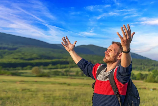 Young Male Traveler Backpack Raises His Hands Background Mountain Landscape — Stock Photo, Image
