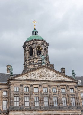 Amsterdam, Hollanda 'daki Baraj Meydanı' nda Kraliyet Sarayı Amsterdam.