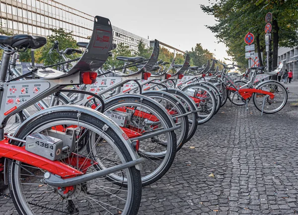 Berlino Germania Settembre 2015 Fila Biciclette Noleggio Lidl Bike Parcheggiate — Foto Stock