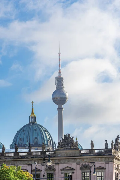 Berlin Kulesi Mavi Gökyüzü — Stok fotoğraf